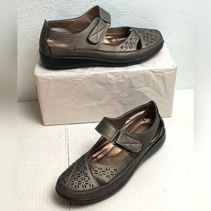 Pierre Dumas Mary Jane Shoes Size 8 Metallic Hook And Loop Casual Comfort Casual